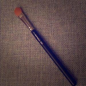 MAC Cosmetics 252 brush large shader